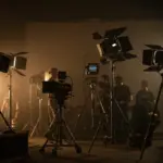 Costo Renta Equipo Iluminación Cine México 2026: Alternativas y Soluciones Equipo de iluminación cinematográfica en un set de filmación en México